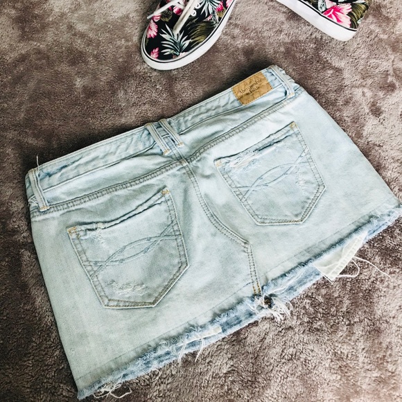 Distressed Mini skirt - Picture 3 of 3
